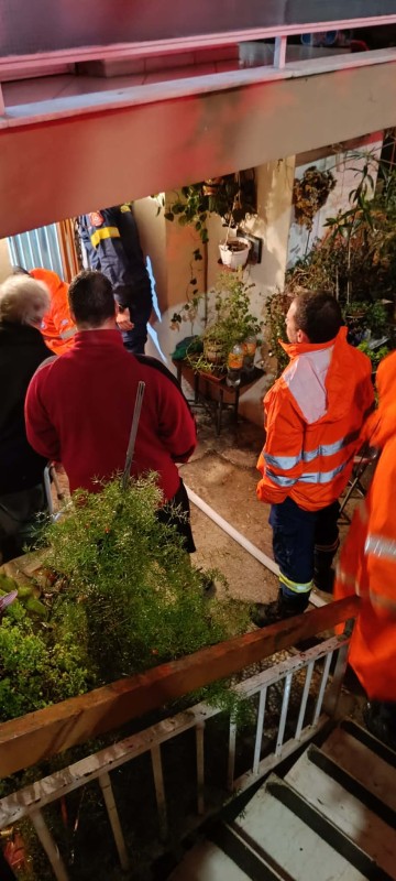 Άντληση υδάτων σε οικία – Συνδρομή της ΕΠΟΜΕΑ στην Πυροσβεστική Υπηρεσία