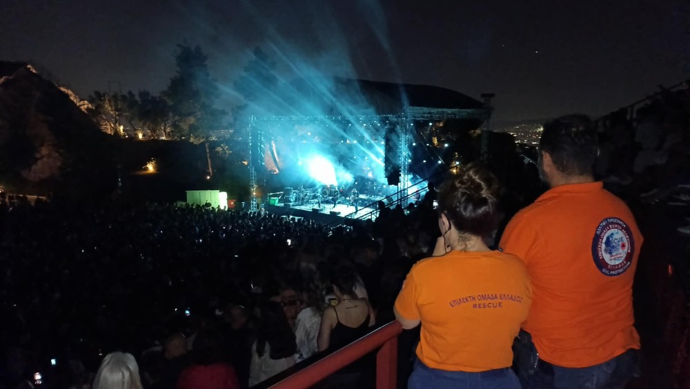 🎶🚑 Υγειονομική Κάλυψη – Πρώτη συναυλία των Πυξ Λαξ στο Θέατρο Λυκαβηττού