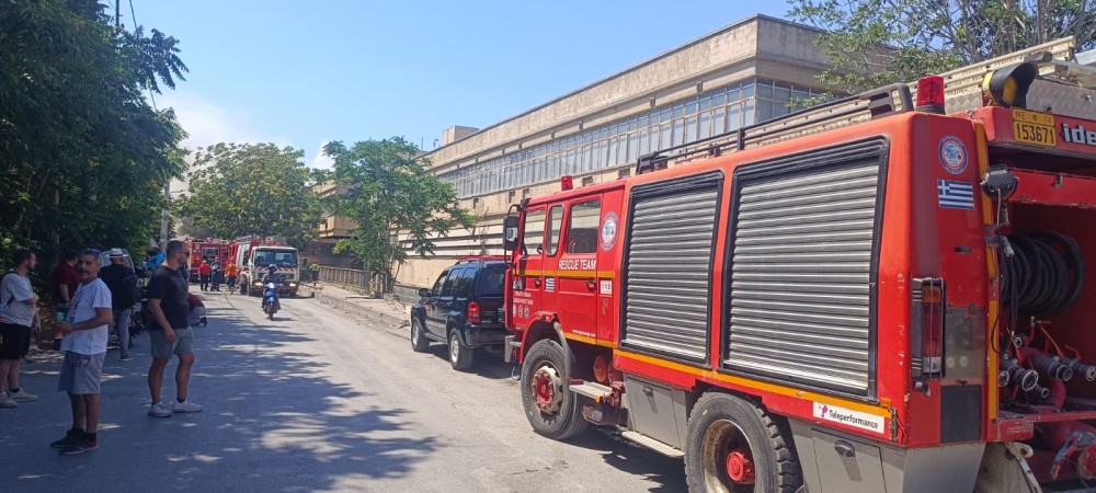 Άμεση κινητοποίηση της ΕΠΟΜΕΑ σε πυρκαγιά εργοστασίου στο Αιγάλεω