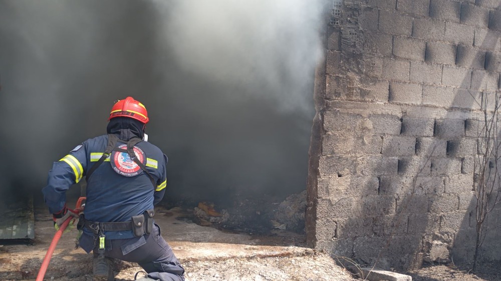 🔥 Εκεί που η φωτιά δοκιμάζει τις αντοχές, οι εθελοντές δεν κάνουν πίσω.