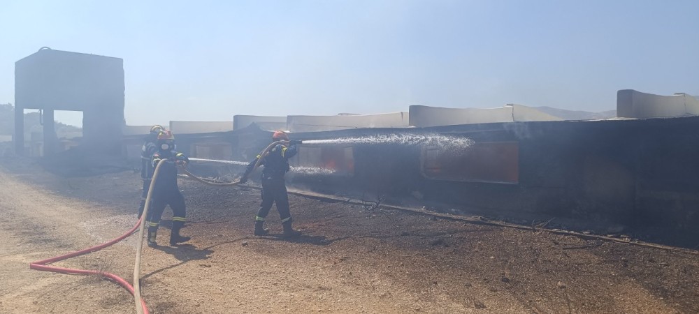 🔥 Εκεί που η φωτιά δοκιμάζει τις αντοχές, οι εθελοντές δεν κάνουν πίσω.
