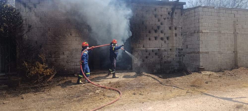 🔥 Εκεί που η φωτιά δοκιμάζει τις αντοχές, οι εθελοντές δεν κάνουν πίσω.