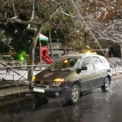 Last night's heavy snowfall caused a lot of distress to the citizens of Athens.