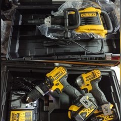 Η LEROY MERLIN & H DEWALT στο πλευρό των εθελοντών της ΕΠ.ΟΜ.Ε.Α. Η LEROY MERLIN & H DEWALT στο πλευρό των εθελοντών της ΕΠ.ΟΜ.Ε.Α.