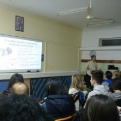 Μάθημα ενεργειών για την αντιμετώπιση σεισμού από τον κο Πλούταρχο Κέρπελη Μάθημα ενεργειών για την αντιμετώπιση σεισμού από τον κο Πλούταρχο Κέρπελη
