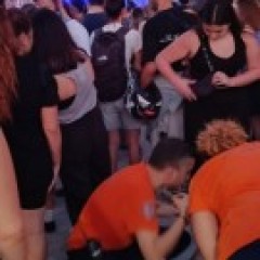 Ο Θανάσης Παπακωνσταντίνου στο θέατρο βράχων  Ο Θανάσης Παπακωνσταντίνου στο θέατρο βράχων